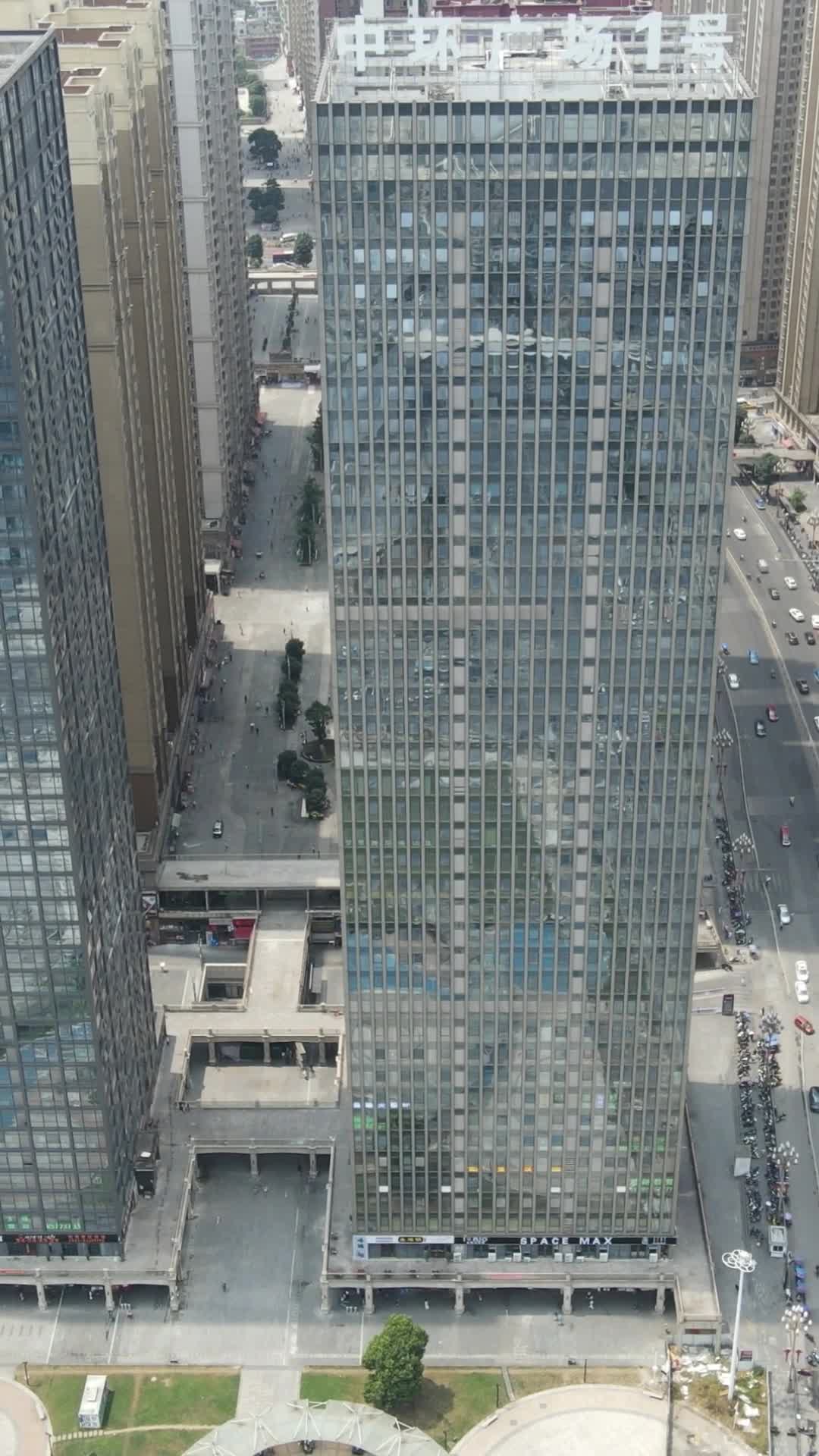 航拍城市高楼建筑CBD视频的预览图
