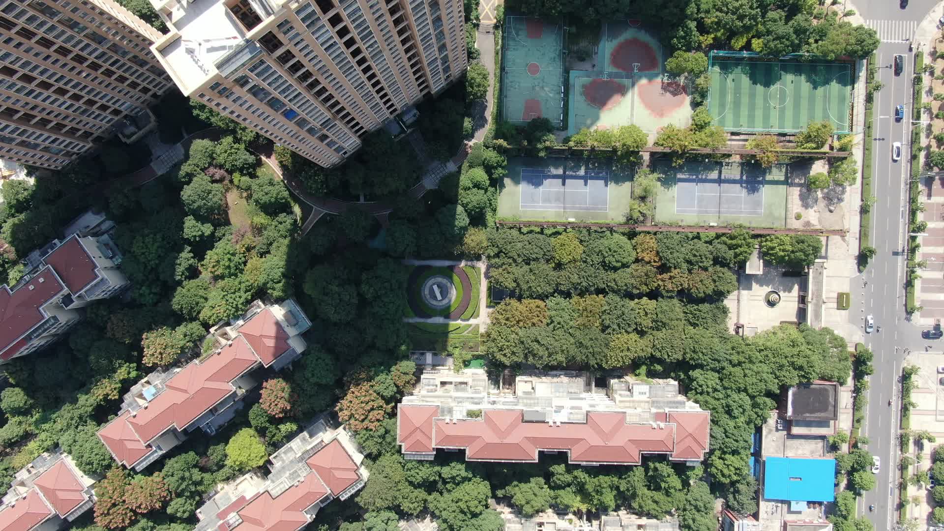 航拍城市高层住宅小区环境视频的预览图