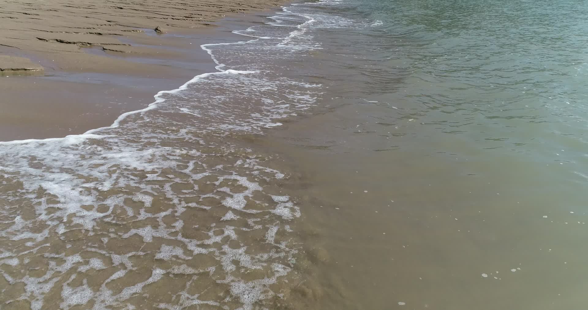 航拍厦门市海滩视频视频的预览图