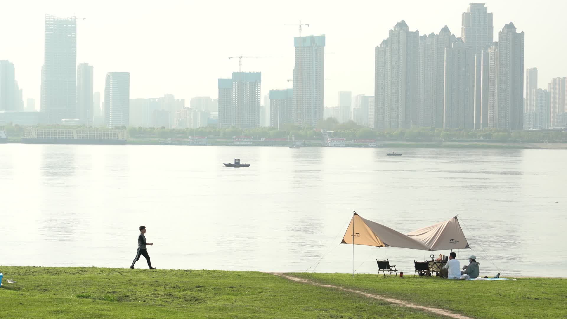 武汉洪山白沙洲江滩公园视频的预览图