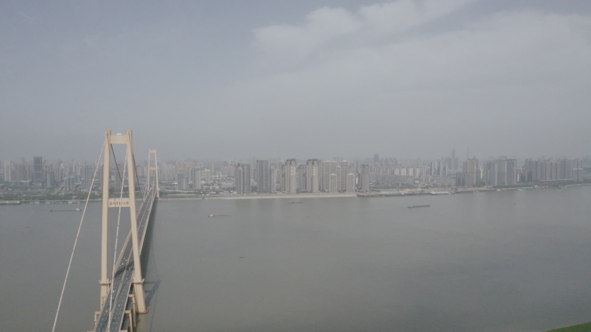 武汉洪山白沙洲江滩公园航拍视频视频的预览图