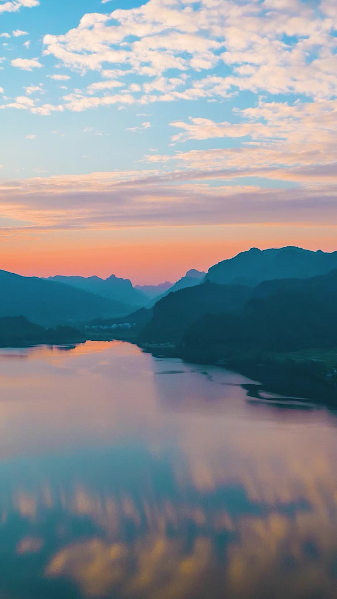 航拍广西湖光山色视频的预览图