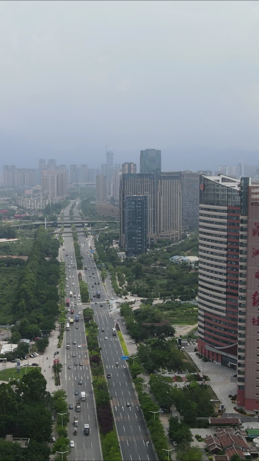 竖屏航拍福建莆田城市风光视频的预览图