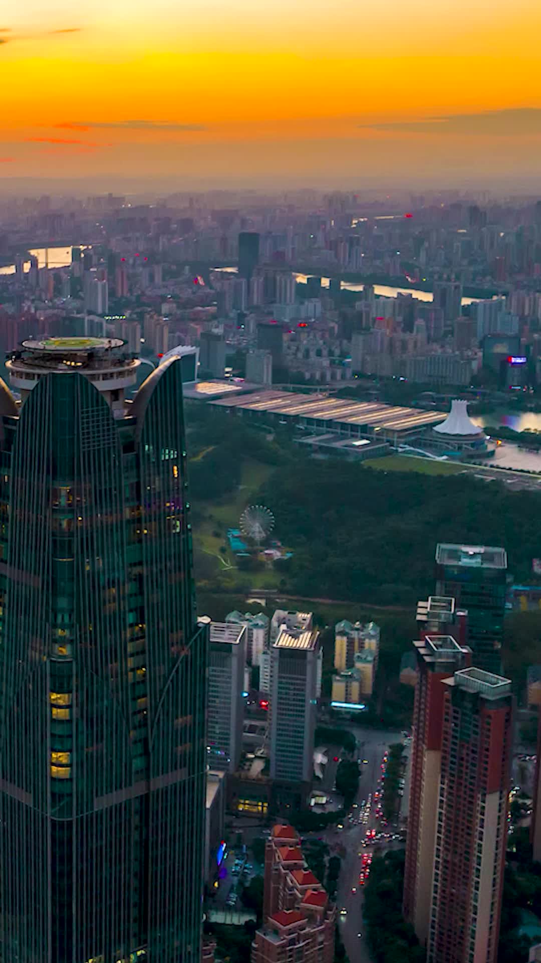 航拍广西最高楼视频的预览图