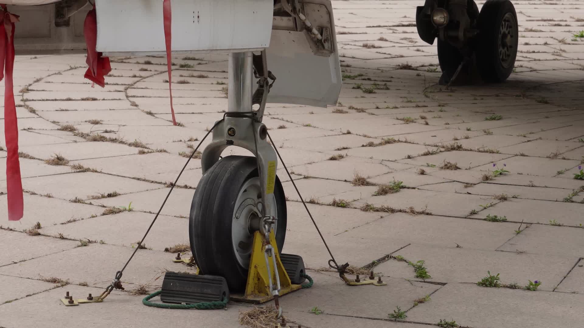 客运飞机航空运输起落架轮胎视频的预览图