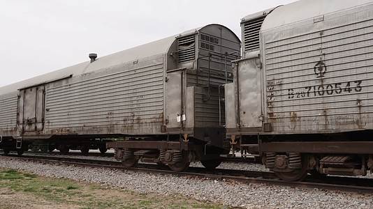 老旧复古老式火车煤车车皮铁路视频的预览图