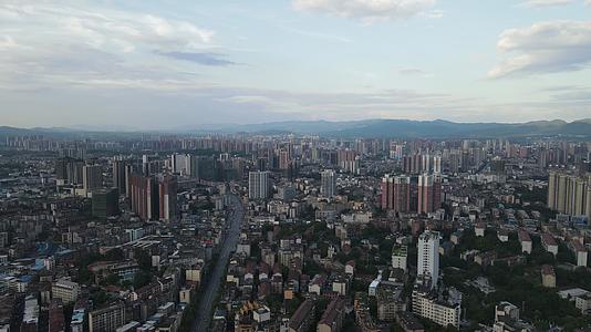 航拍湖南湘西城市蓝天白云视频的预览图