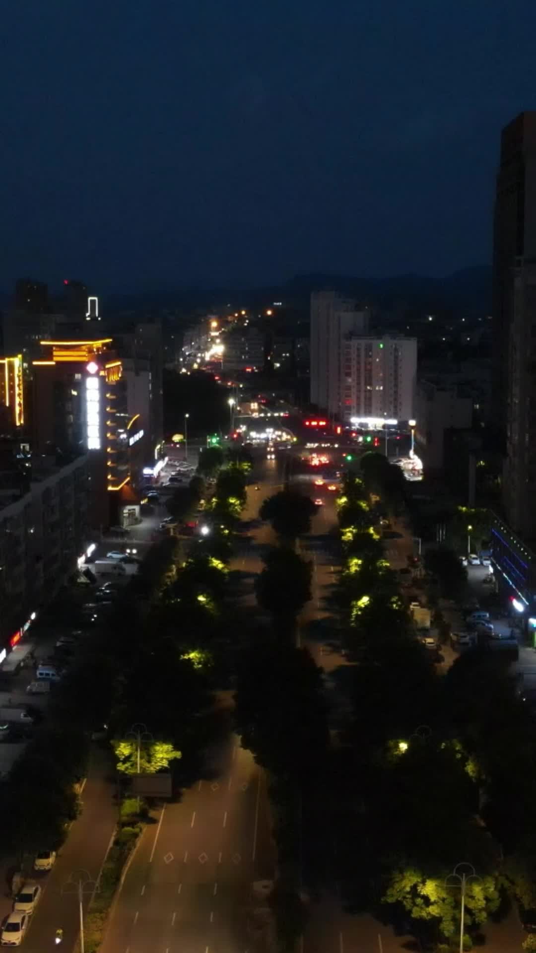 航拍江西赣州城市夜景交通视频的预览图