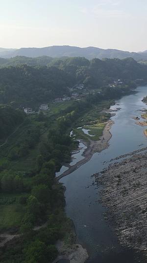 航拍祖国江河自然风景竖屏视频的预览图