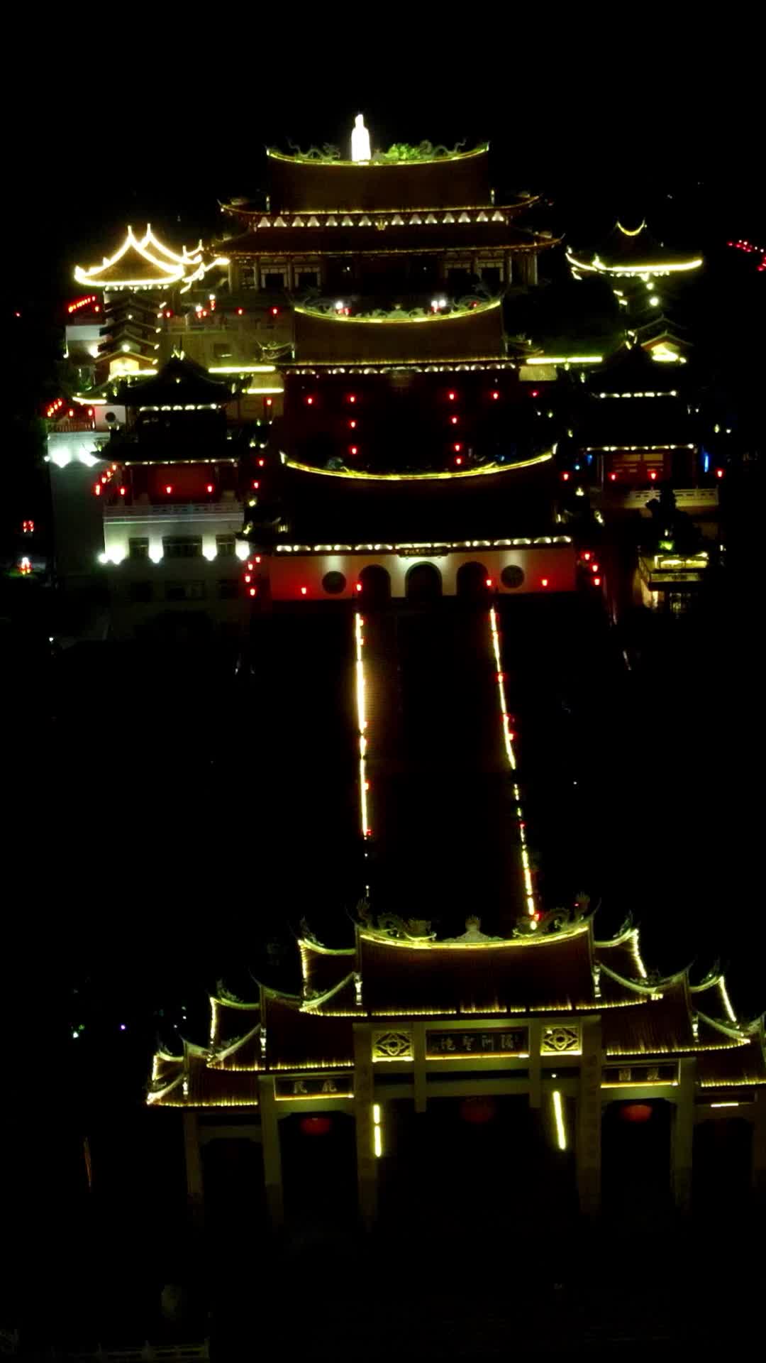航拍福建莆田湄洲岛妈祖祖庙夜景视频的预览图