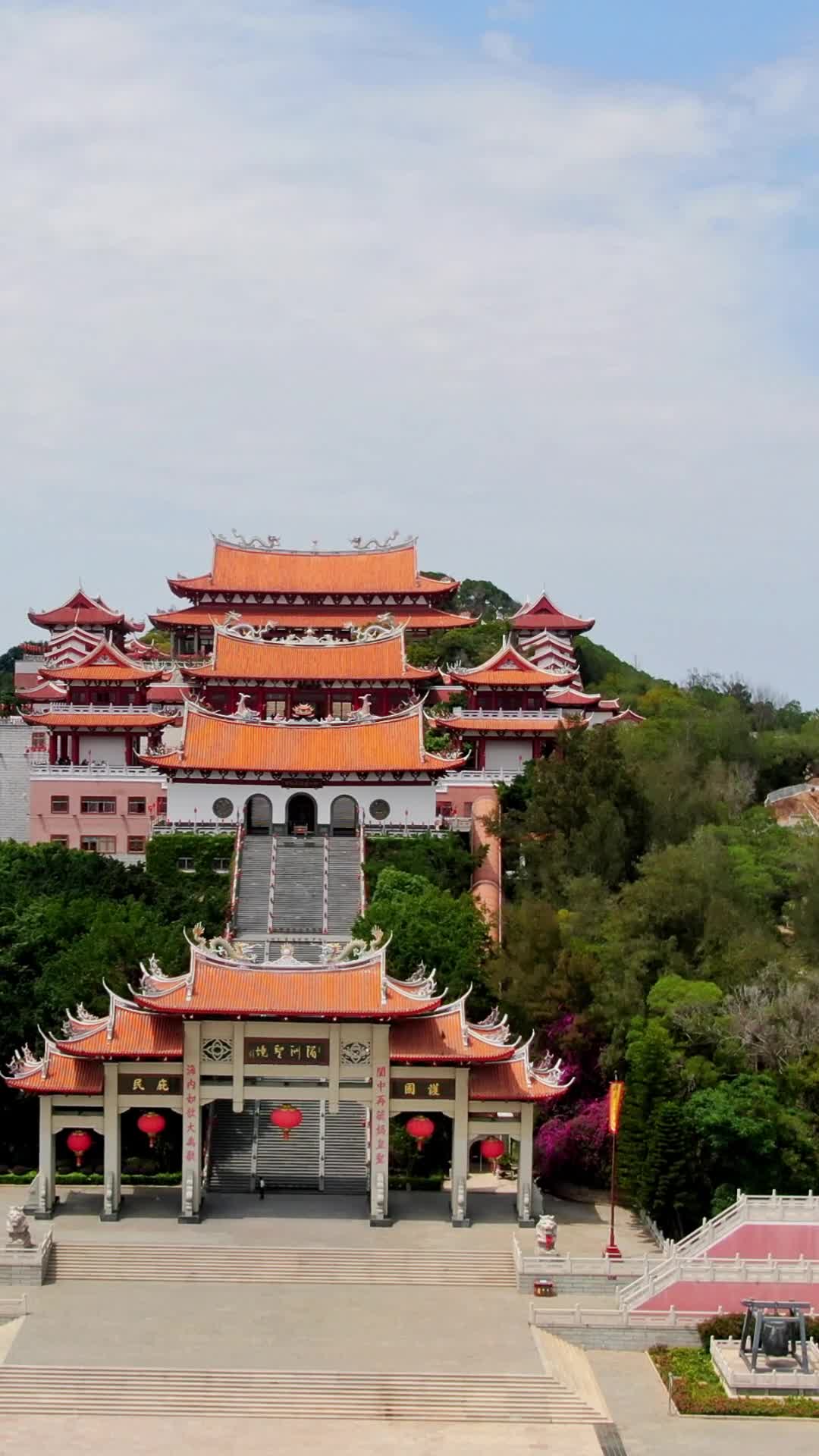 航拍莆田湄洲岛妈祖祖庙视频的预览图