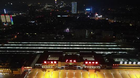 广州火车站夜景航拍视频的预览图