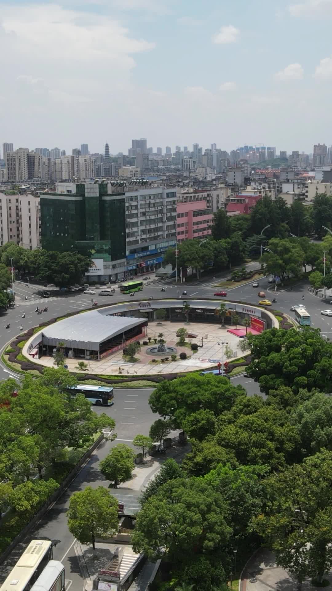 江西赣州城市交通竖屏航拍视频的预览图