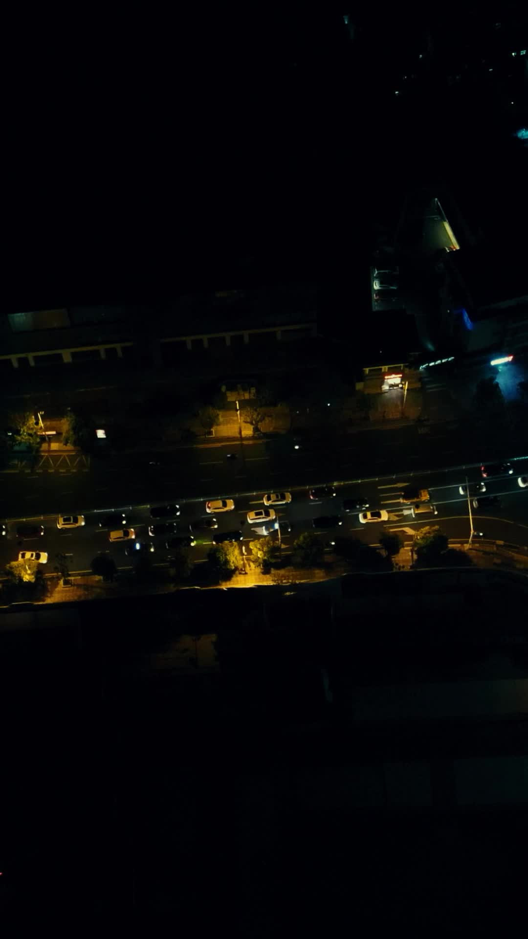 城市夜景交通竖屏航拍视频的预览图