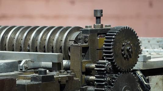 器械机器加工工业生产厂房视频的预览图
