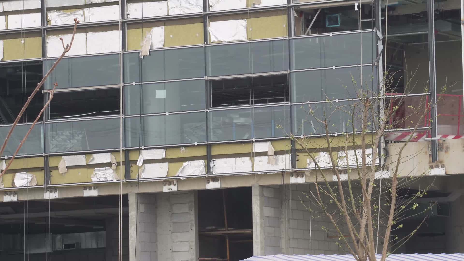 施工中的楼宇脚架建筑工人视频的预览图