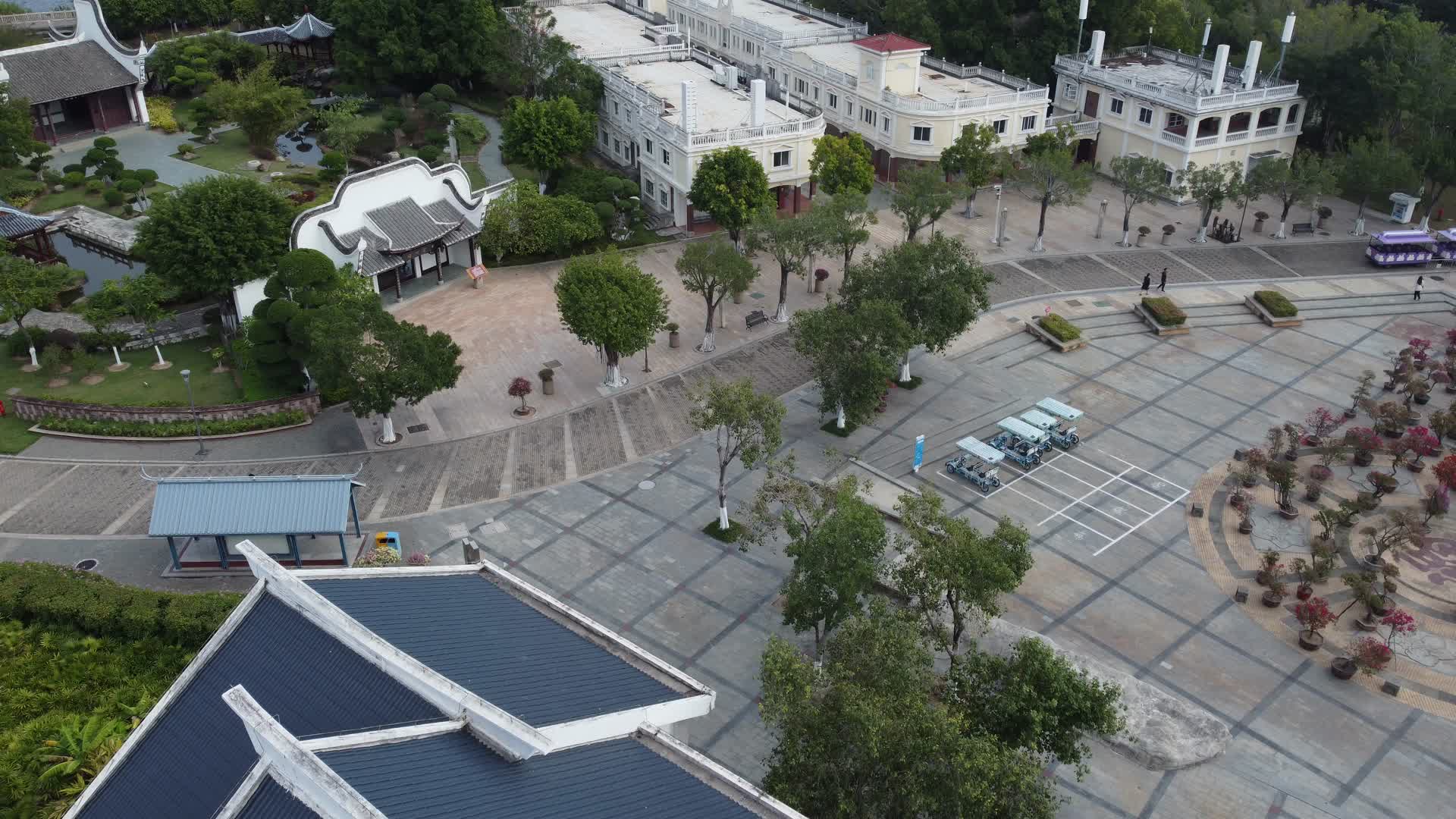 俯拍厦门市街头视频视频的预览图