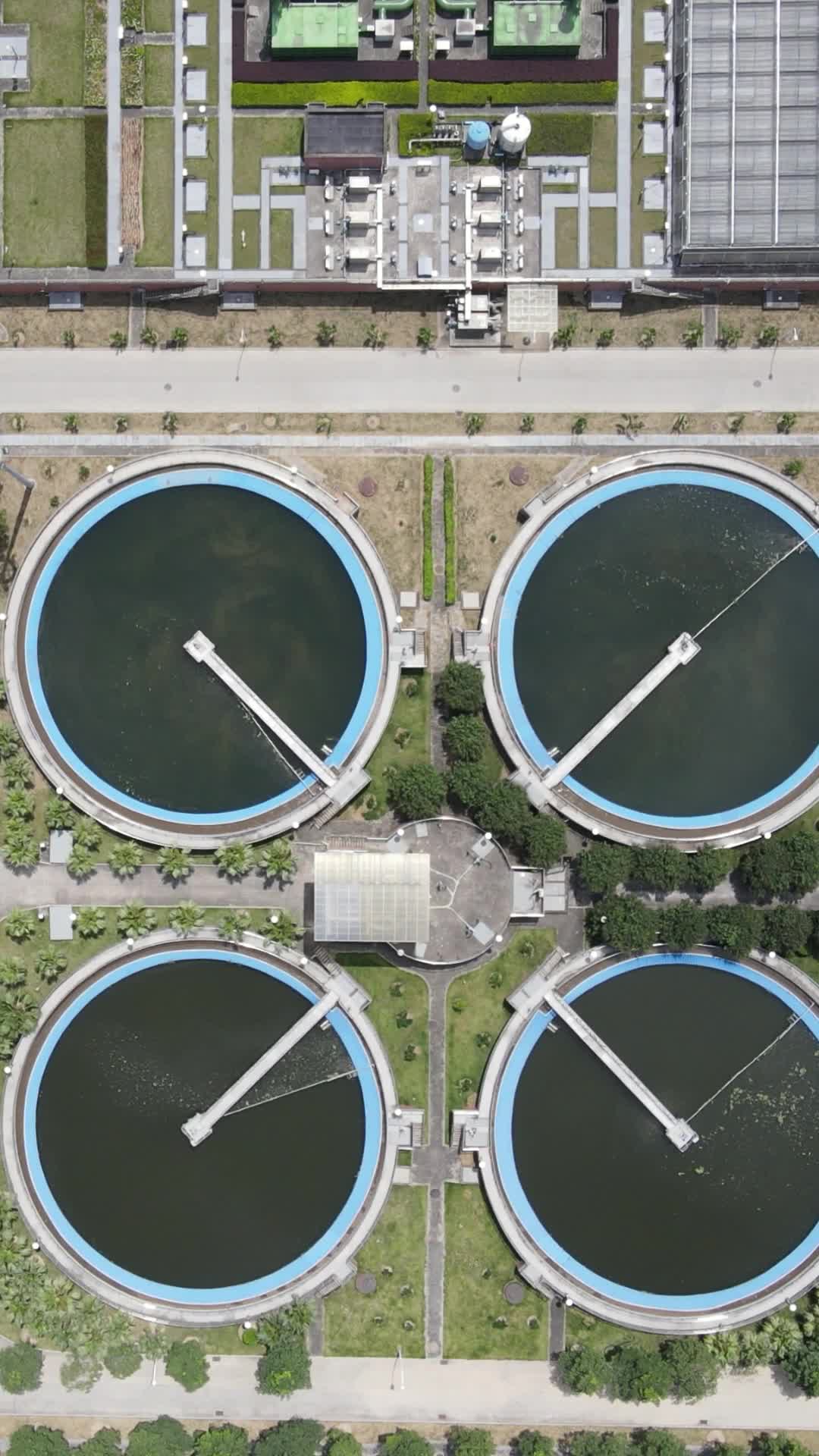 航拍城市污水处理厂竖屏视频的预览图