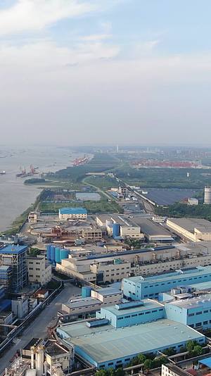 工业生产工厂厂房竖屏航拍视频的预览图