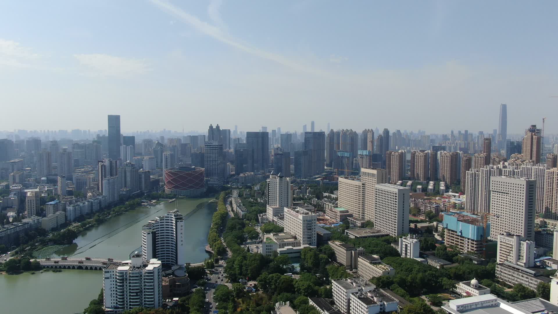 航拍湖北武汉武昌高楼CBD视频的预览图
