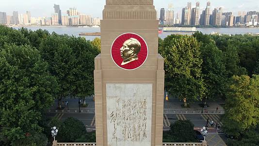 武汉长江抗洪纪念碑航拍视频的预览图