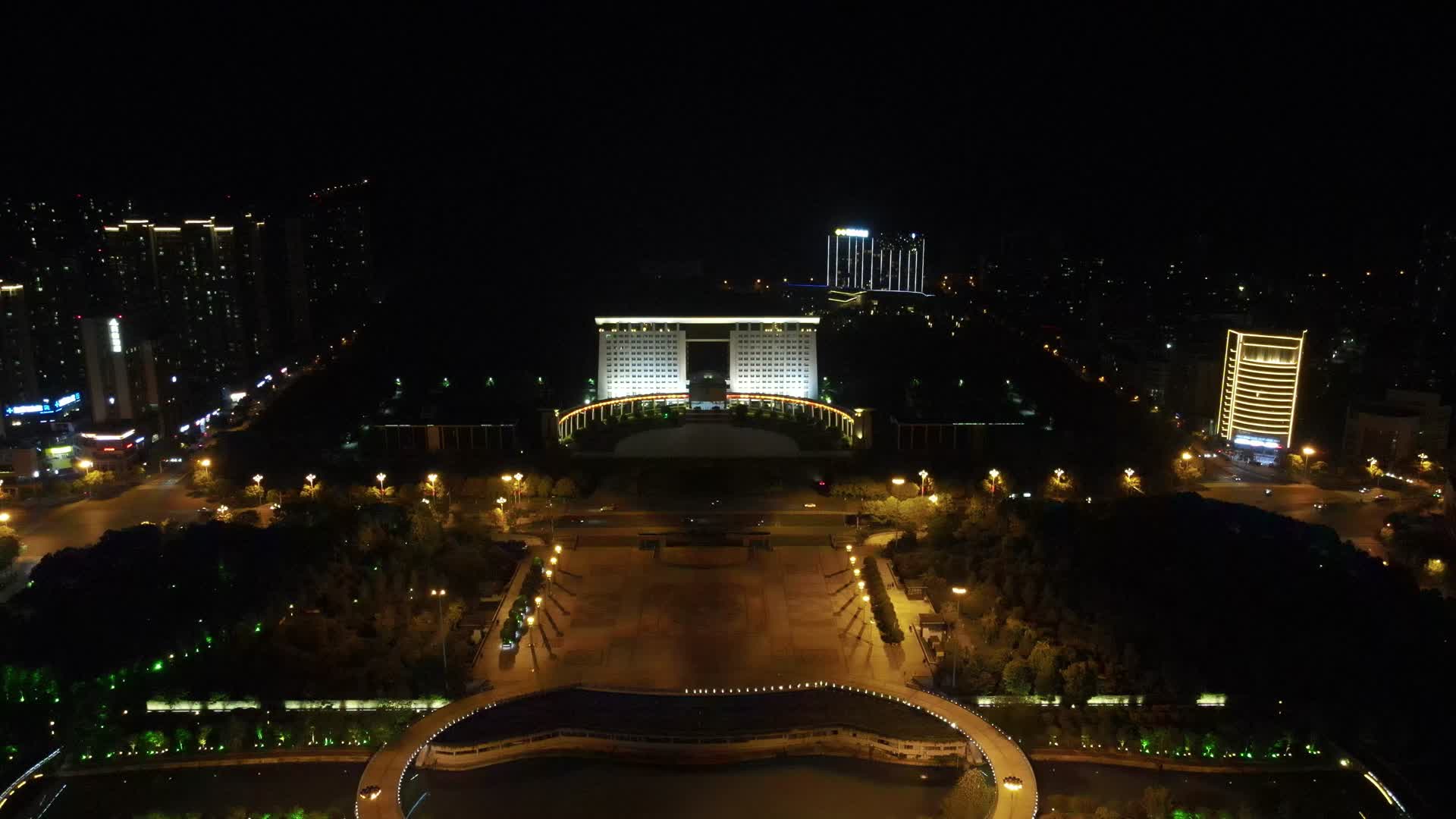 航拍湘西吉首人民广场市政大楼视频的预览图