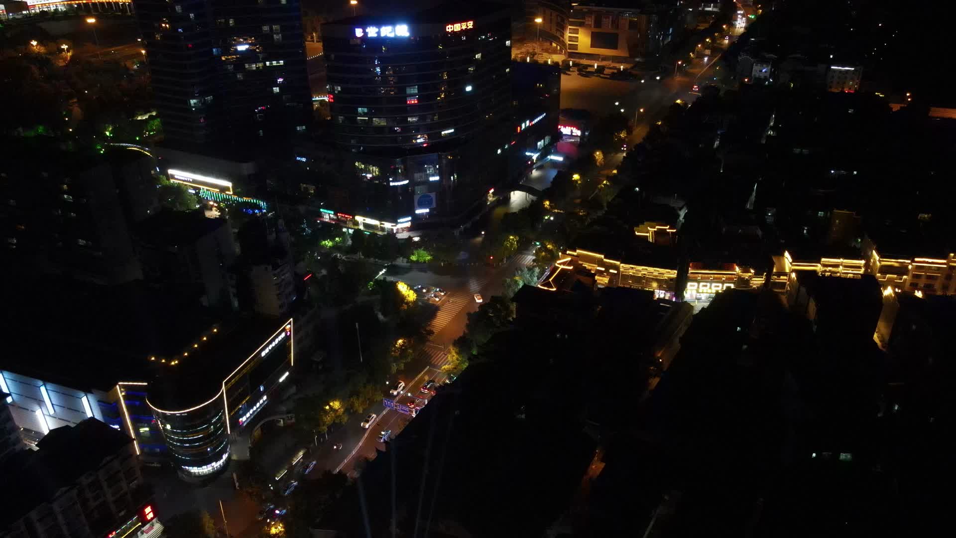 航拍湖南湘西城市夜景交通视频的预览图
