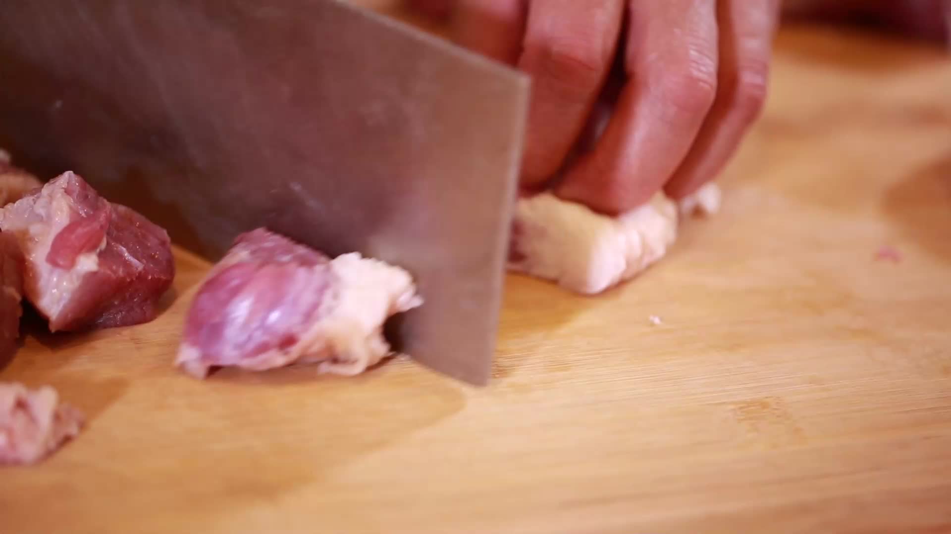 厨师切牛腩视频的预览图
