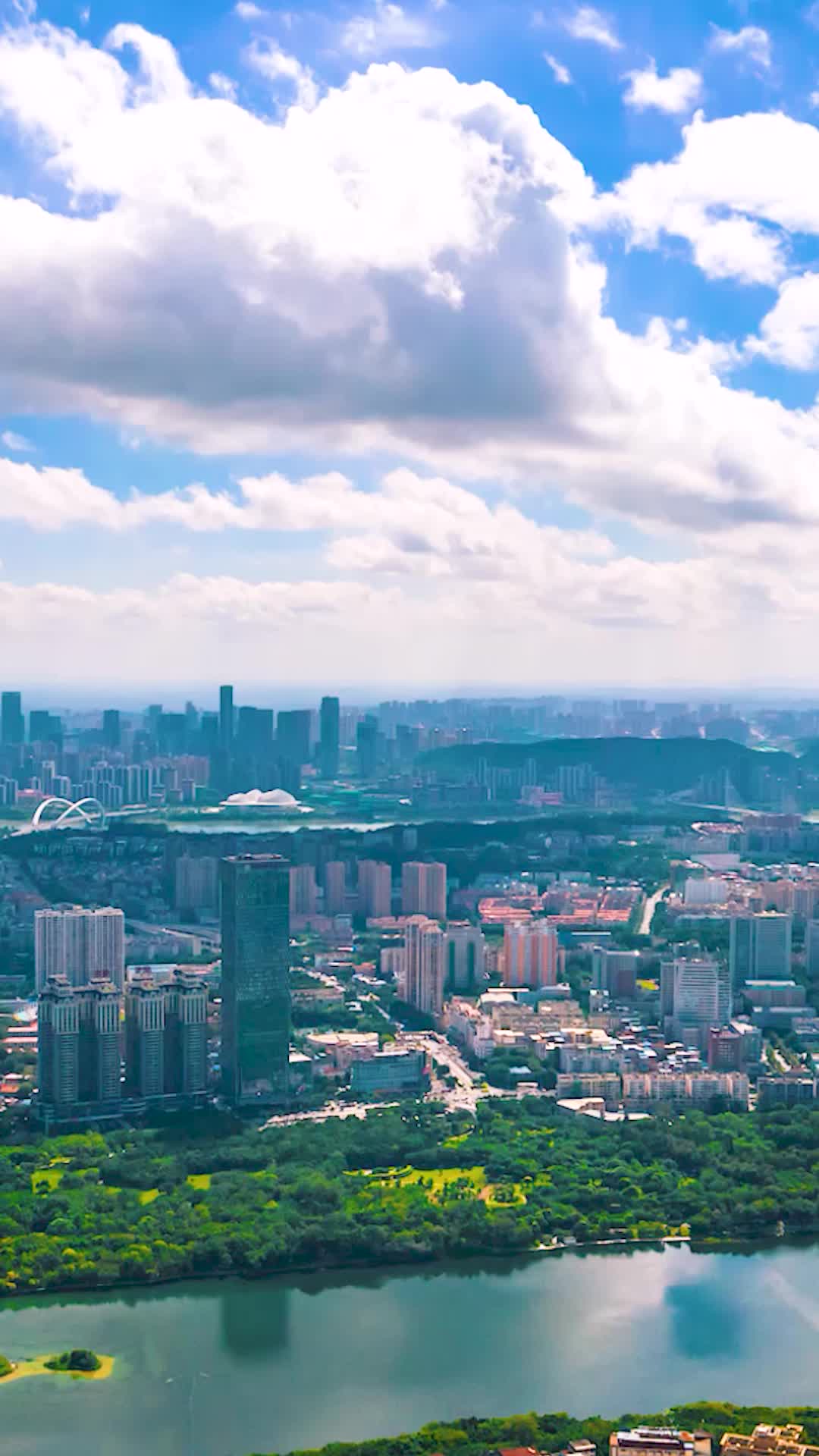 航拍南宁城市风光视频的预览图