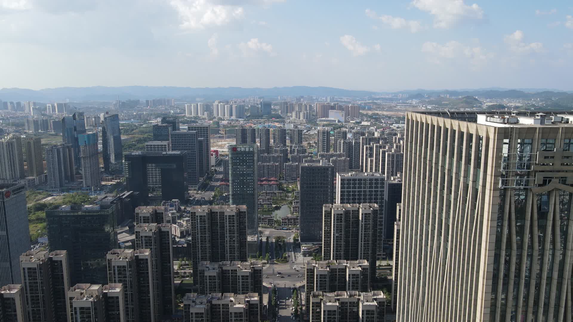 航拍贵州贵阳城市风光视频的预览图