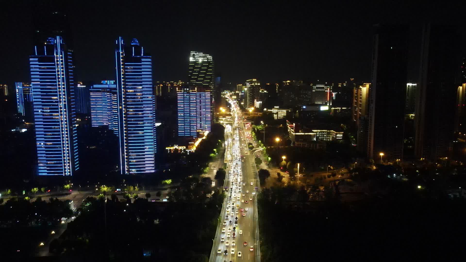 航拍湖北武汉交通夜景晚高峰视频的预览图