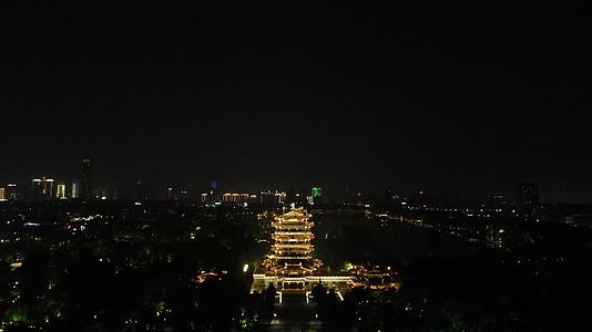 航拍山东济南大明湖超然楼夜景视频的预览图