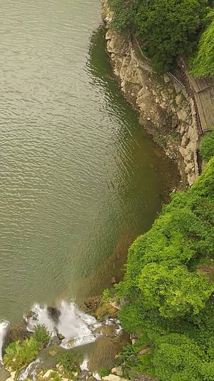 航拍湖南湘西芙蓉镇瀑布流水视频的预览图