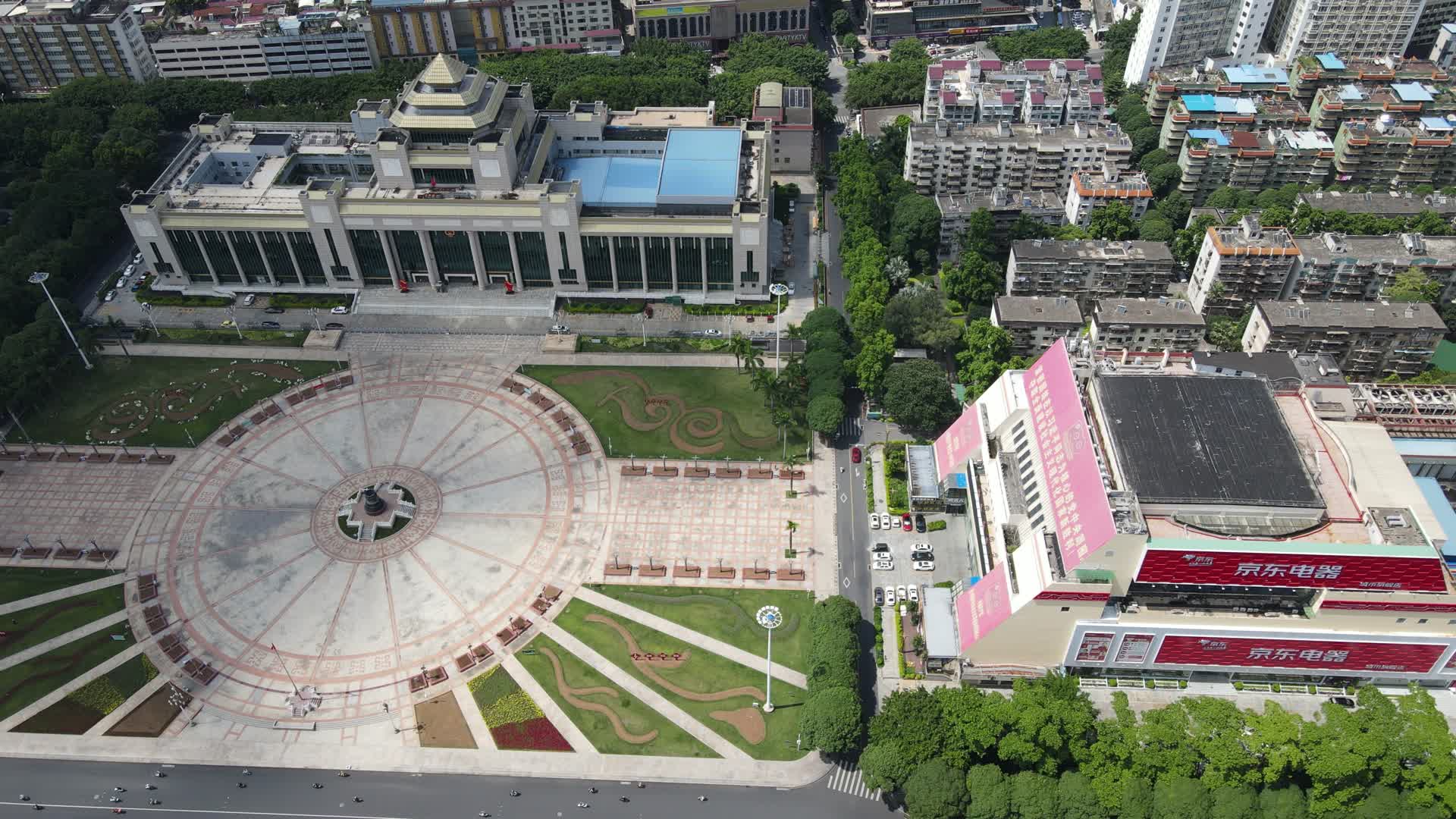 航拍广西南宁民族广场视频的预览图