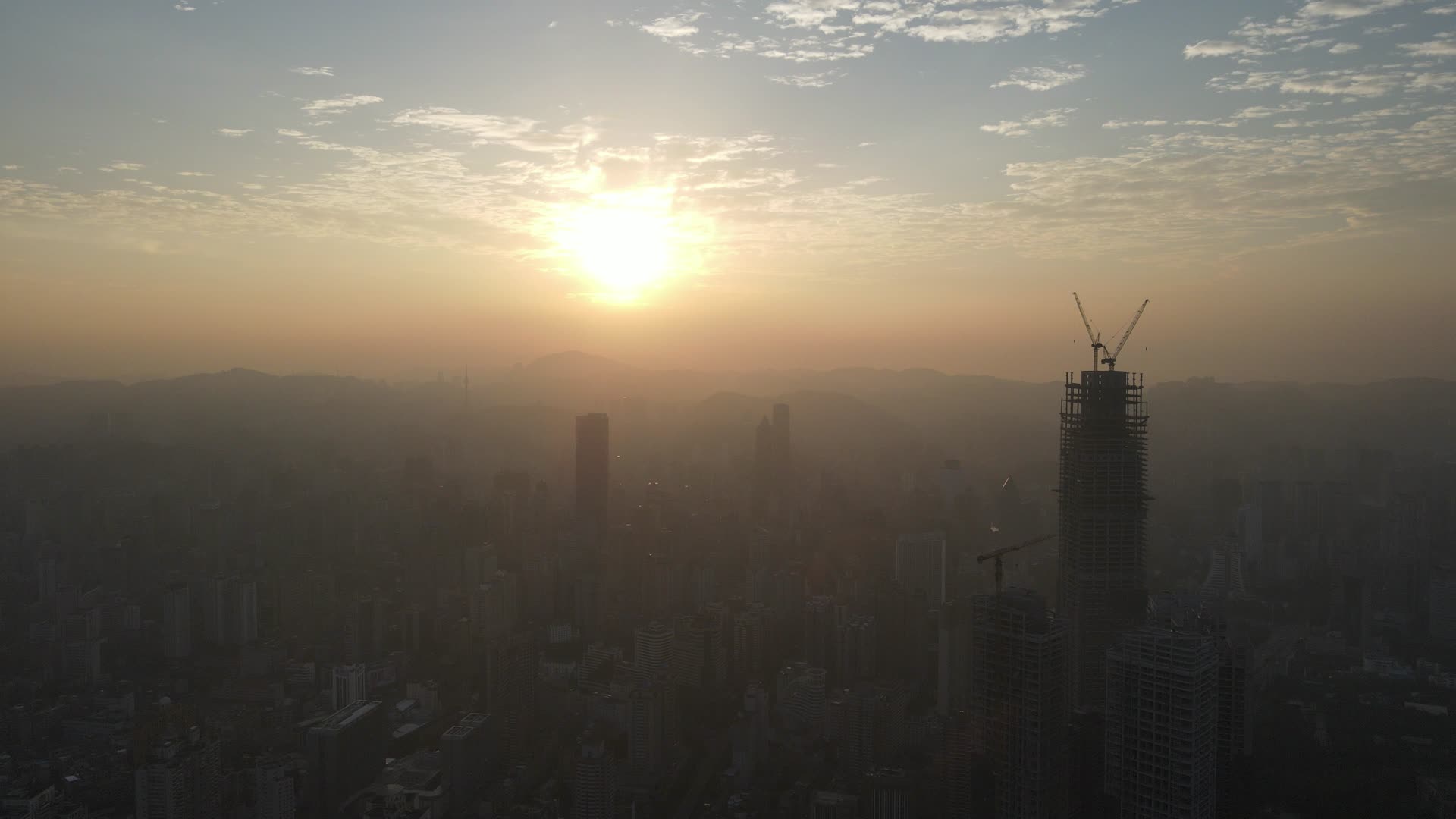 航拍贵州贵阳城市日出视频的预览图