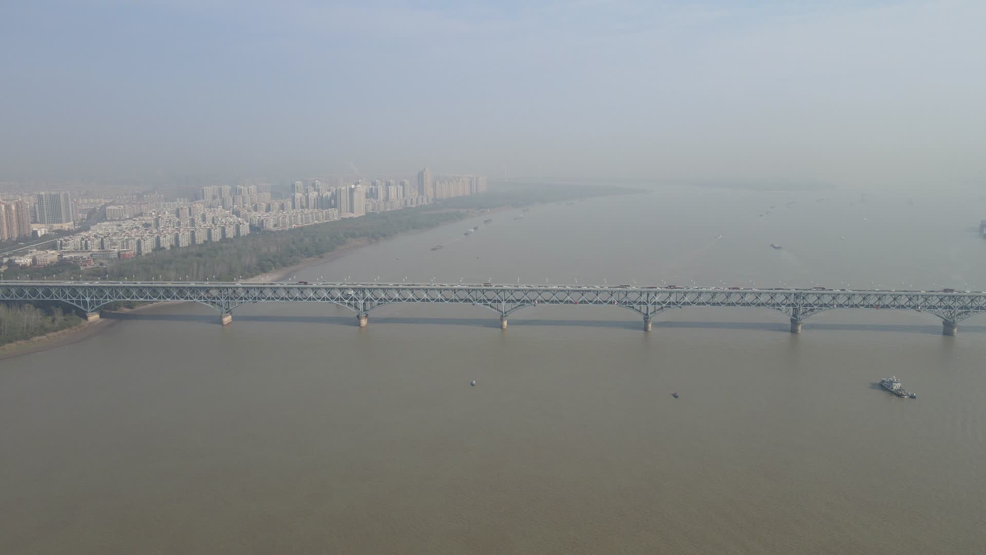 航拍江苏南京长江大桥视频的预览图