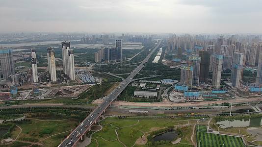 航拍湖北武汉南二环交通大道视频的预览图