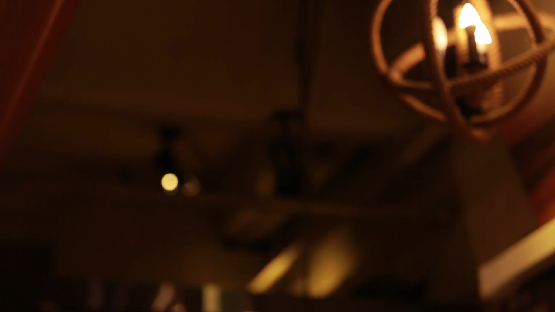 灯具蜡烛光明灯泡古堡氛围视频的预览图