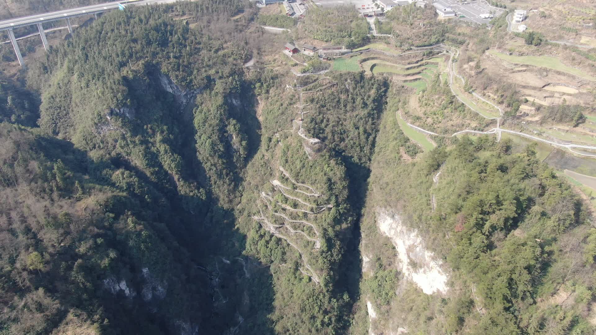 航拍湖南湘西大峡谷景区视频的预览图