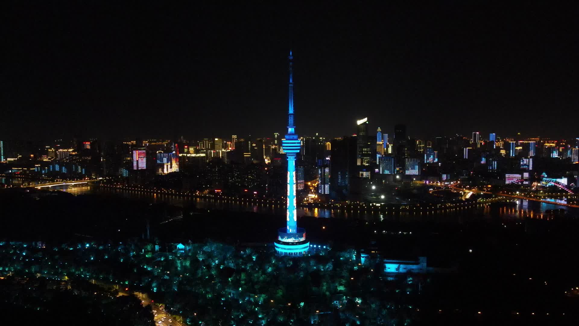 武汉龟山公园电视塔夜景航拍视频的预览图