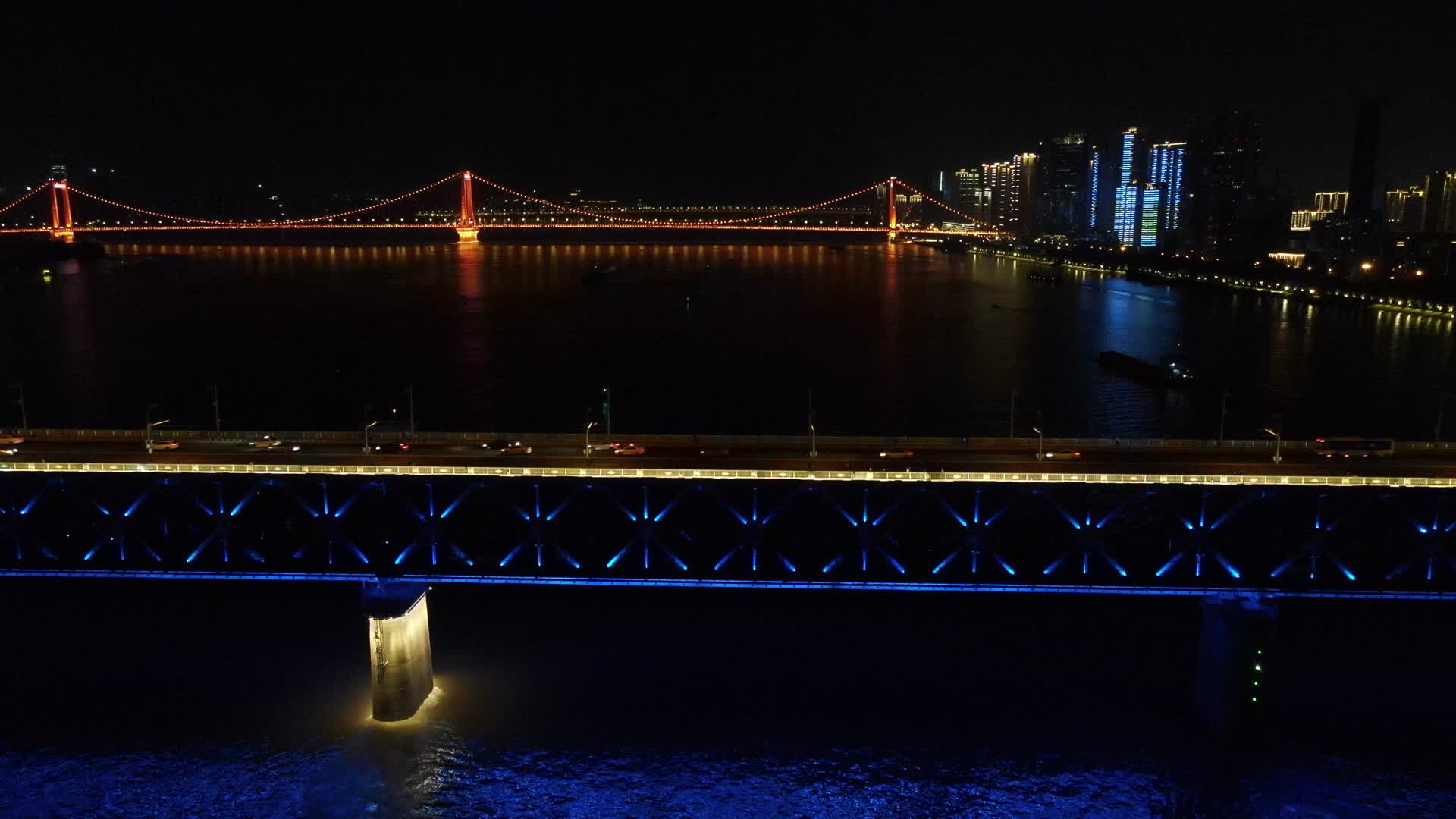 湖北武汉长江大桥夜景航拍视频的预览图