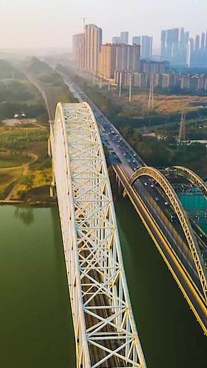 航拍南宁三岸大桥视频的预览图