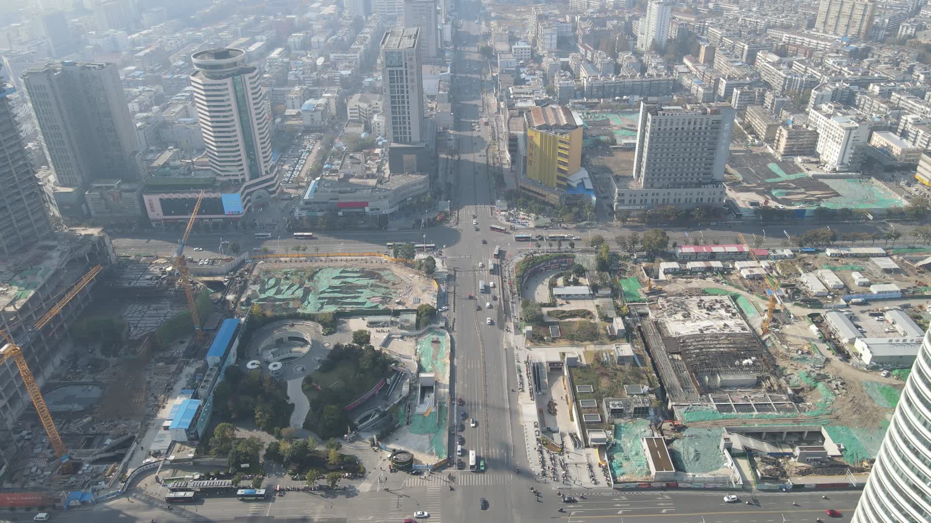 航拍徐州城市建设施工工地视频的预览图