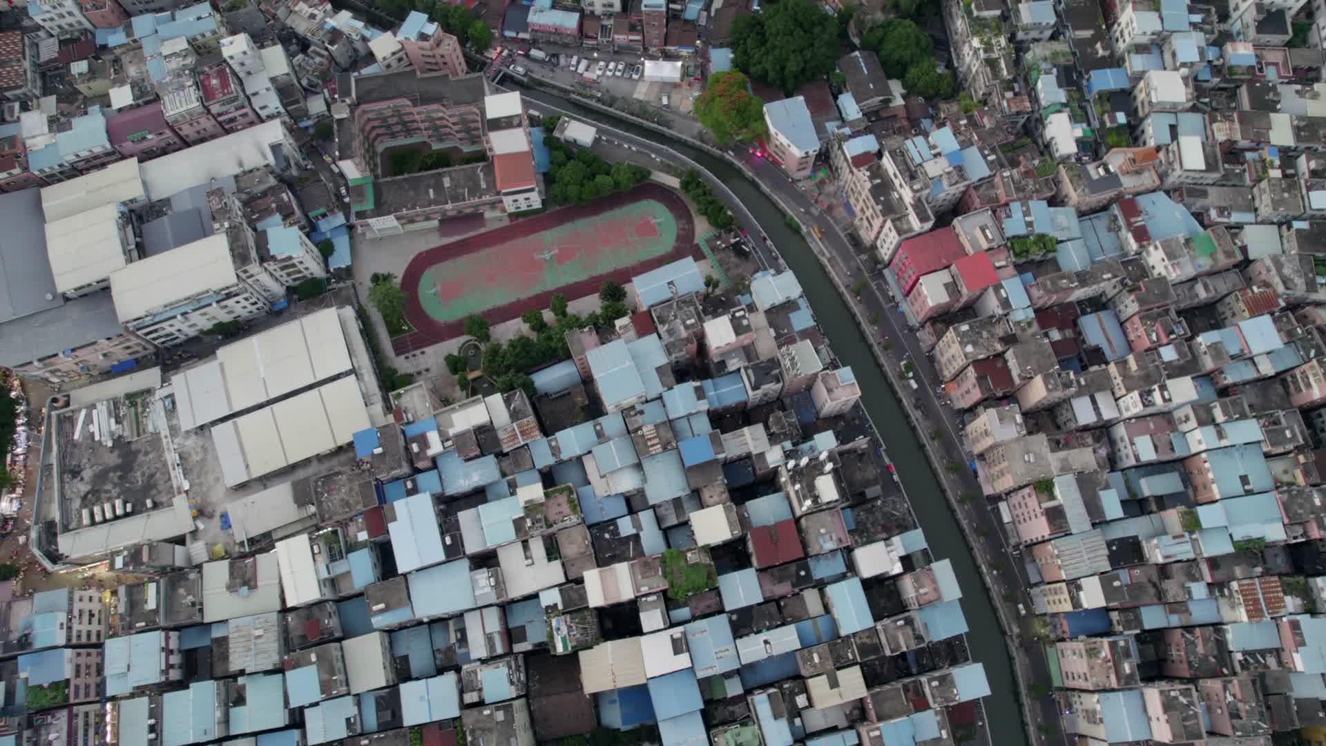 广州城中村俯瞰海珠大塘村城中村农民房握手楼贫民窟灯光航拍视频的预览图