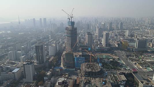 航拍徐州城市建设建筑工地视频的预览图