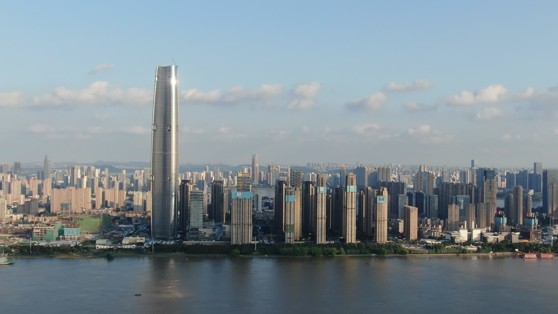 武汉绿地中心第一高楼航拍视频的预览图