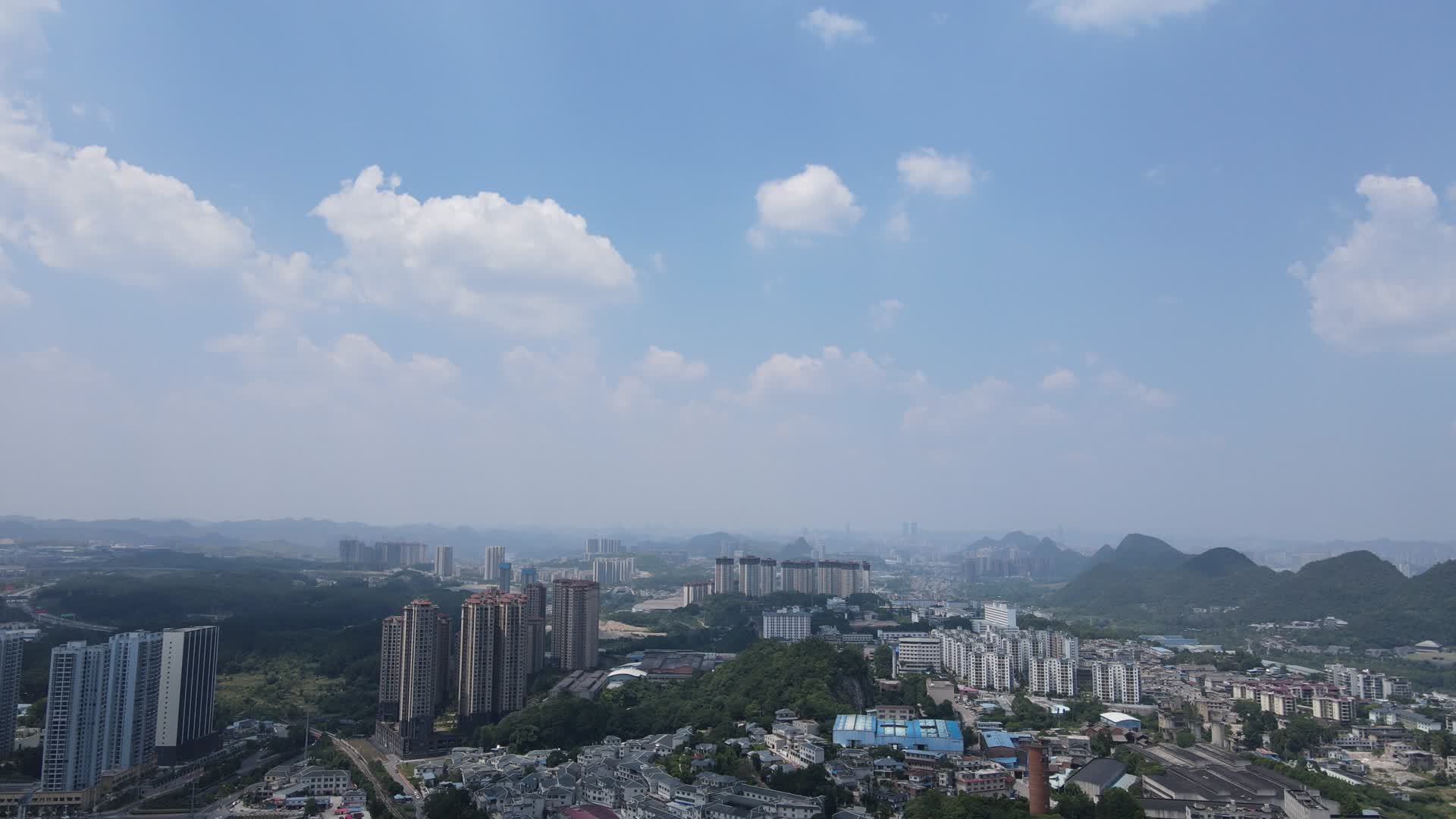 航拍贵州贵阳城市建设视频的预览图
