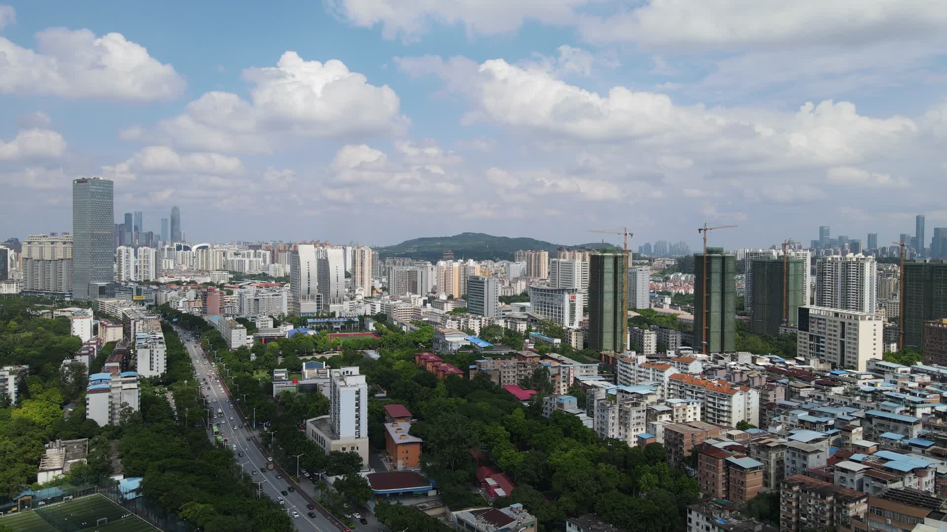 航拍广西南宁城市风光蓝天白云天际线视频的预览图