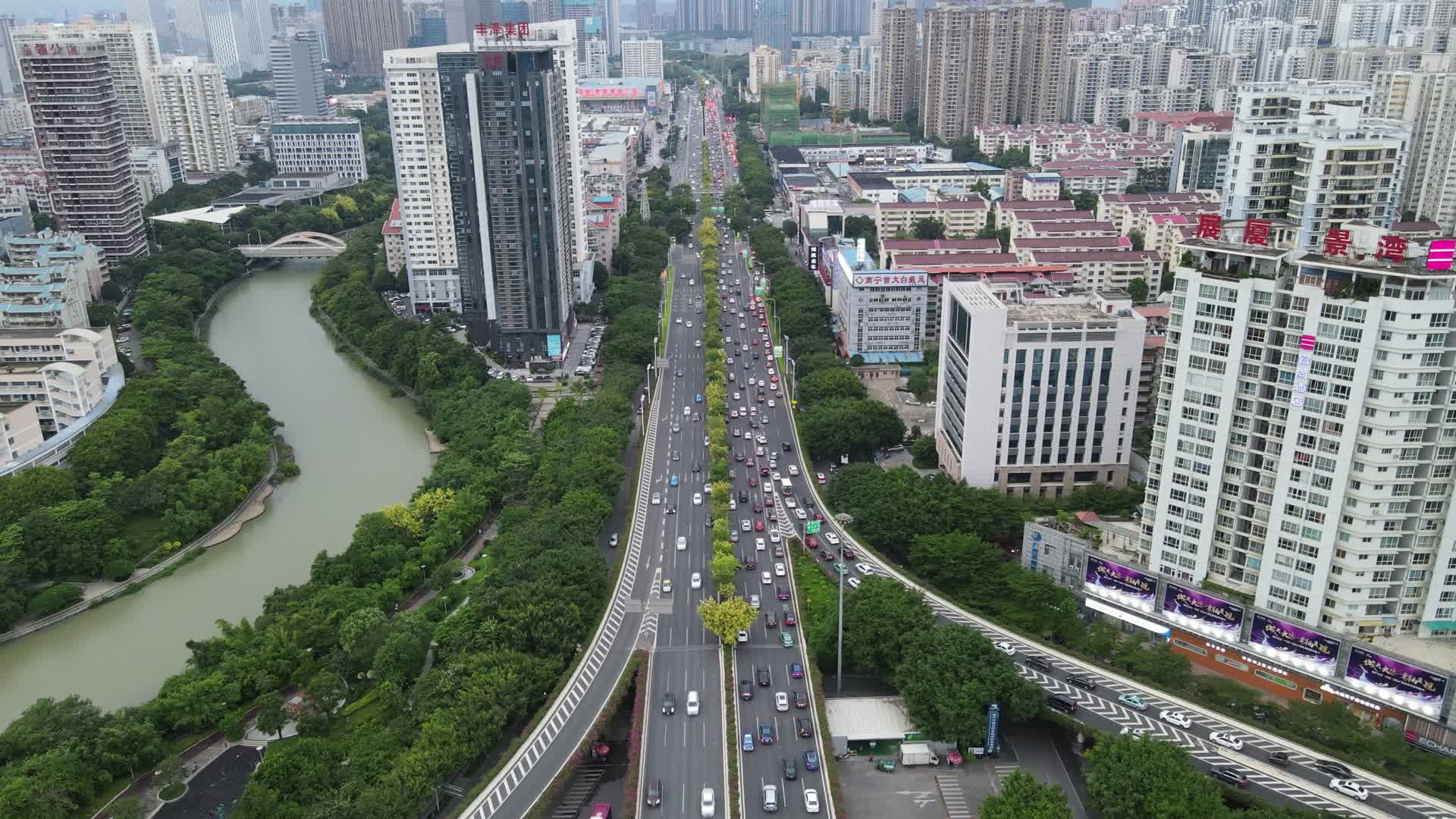 广西南宁竹溪立交桥交通航拍视频的预览图