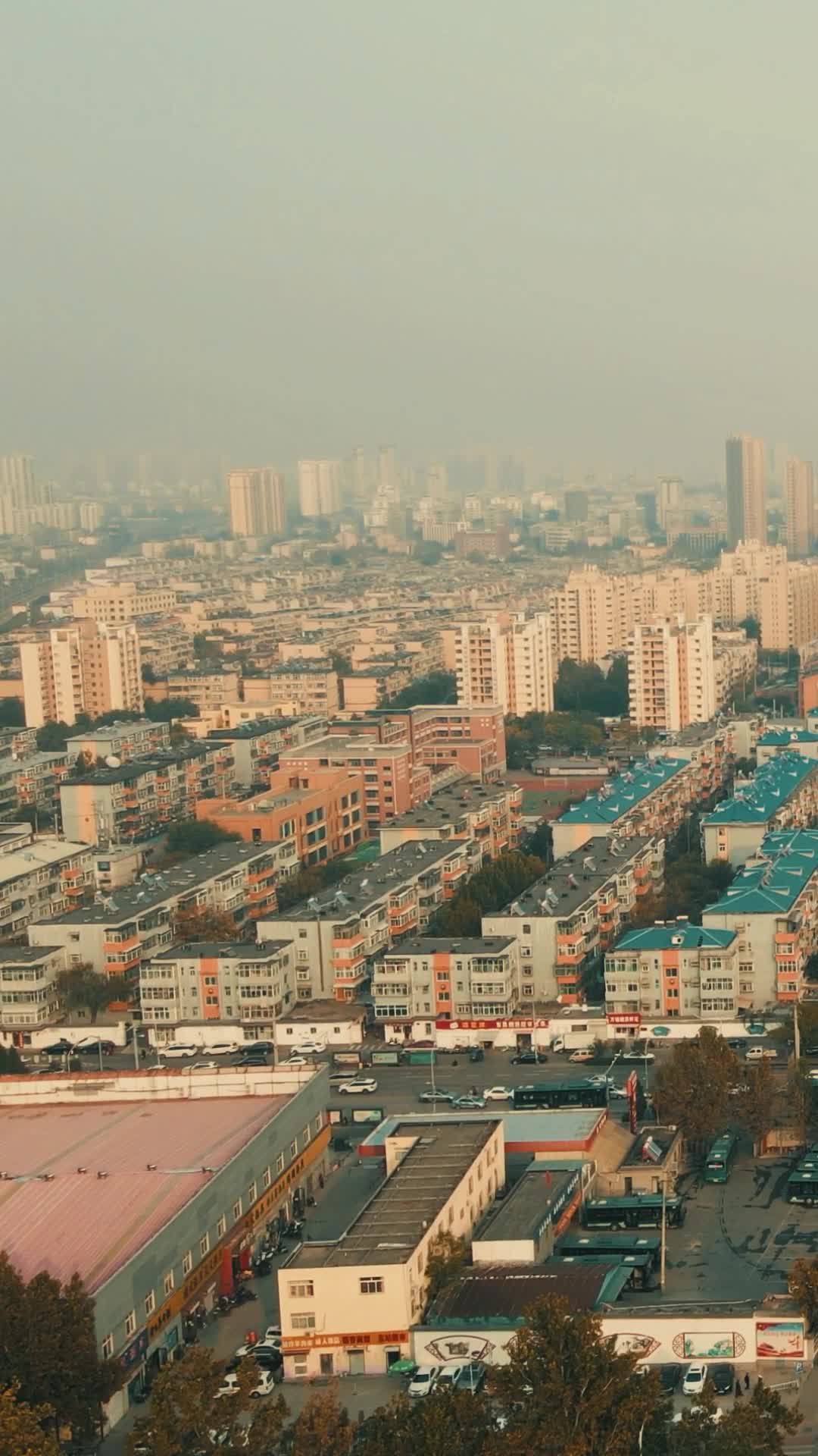 航拍山东济南城市风光竖屏视频的预览图